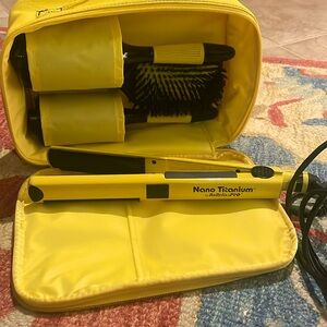 Babyliss Pro Ferrari NANO TITANIUM flat iron and Boar’s hair Brush set